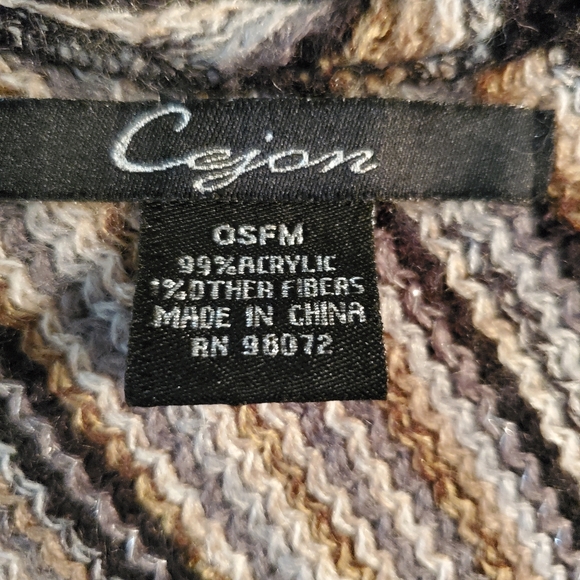 Poncho - Picture 7 of 8